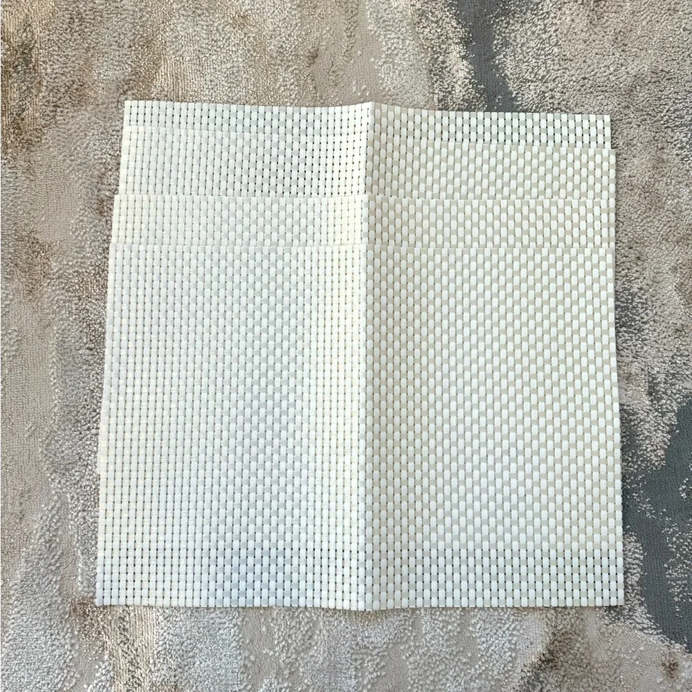 Set of 4 ivory/cream weaved placemats